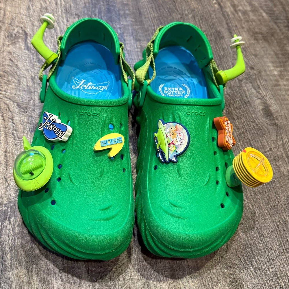 Crocs by Extra Butter men’s size 9 Jetsons’ Echo clog shoes